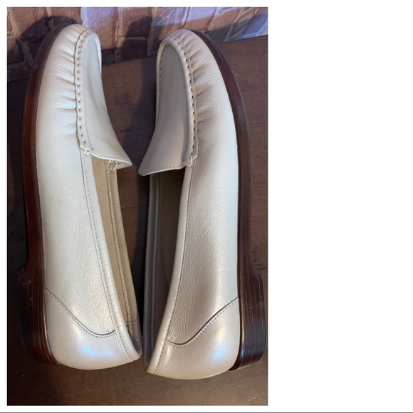 “Simplify” Loafers in “Pearl Bone” Leather - Picture 4 of 13